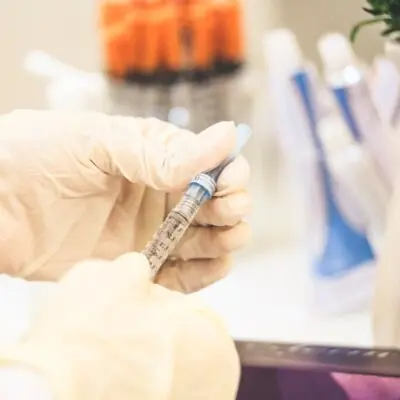 Επαναστατική θεραπεία: Βρέθηκε το εμβόλιο που θα καταπολεμά τον καρκίνο;