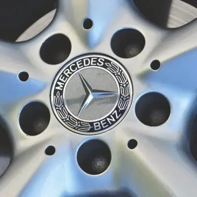 Η Mercedes-Benz καταγράφει σημαντικές μειώσεις