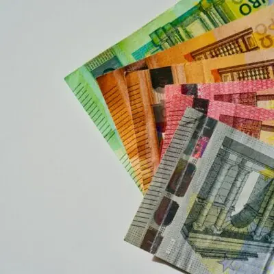 Οι άνθρωποι στη Γερμανία πληρώνουν λιγότερο συχνά με μετρητά